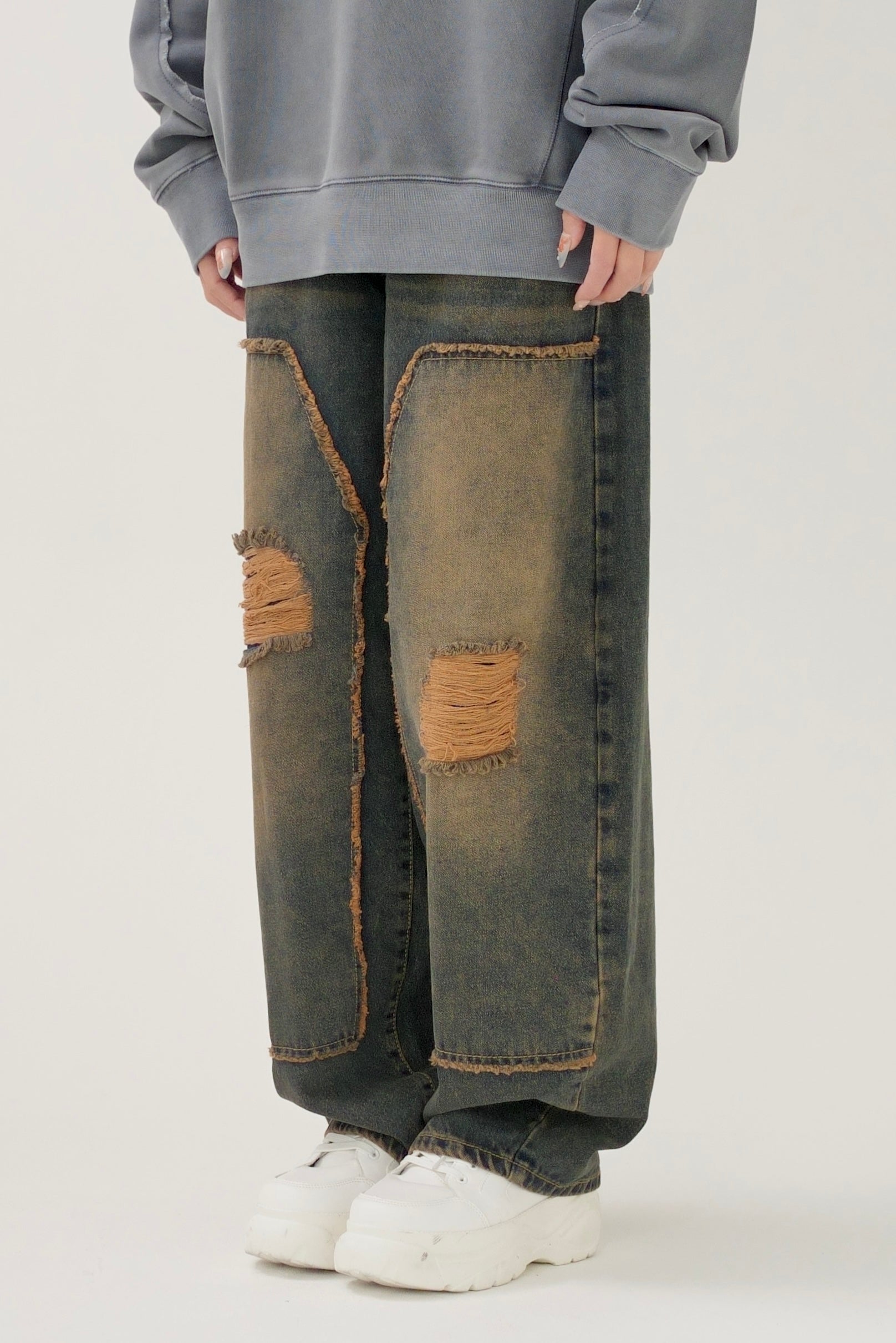 Double knees damage denim