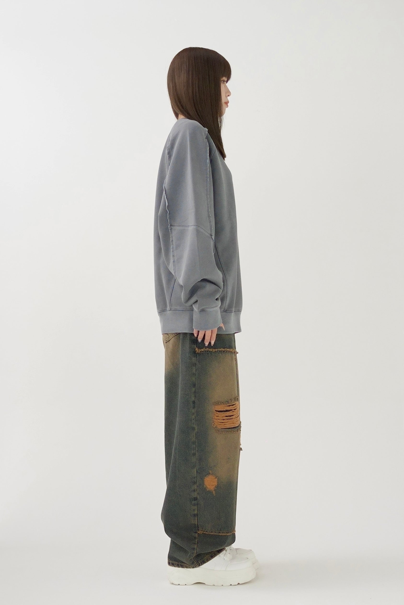 Double knees damage denim