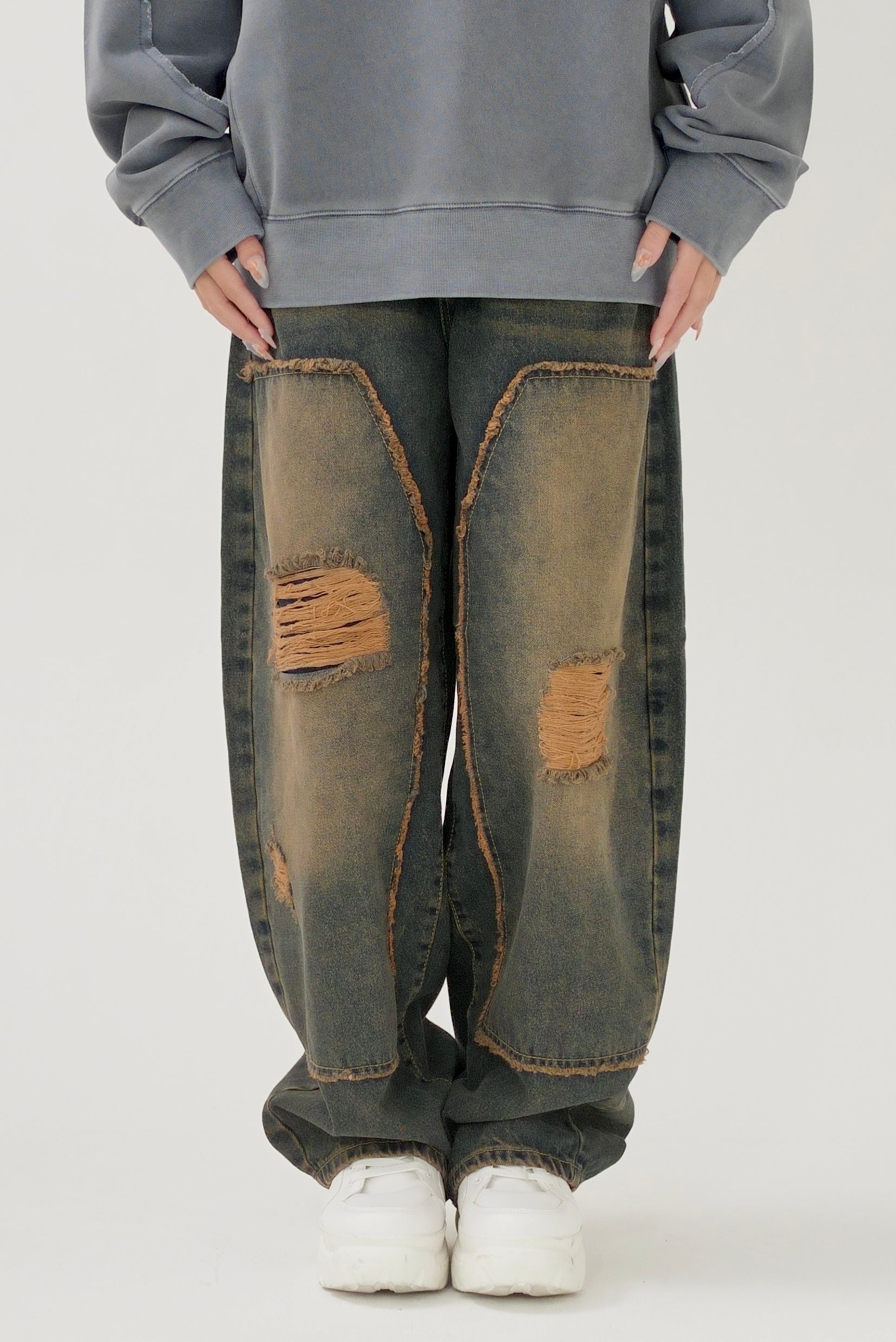 Double knees damage denim