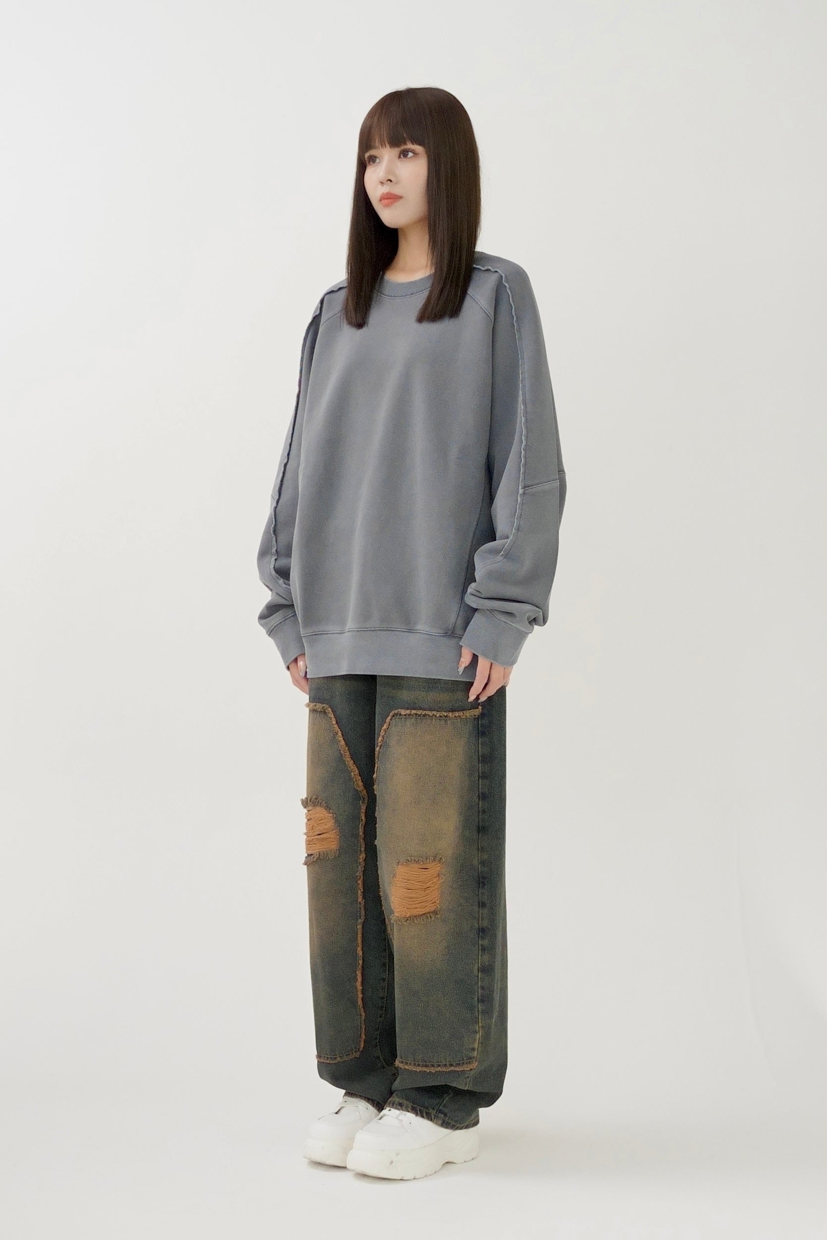 Double knees damage denim