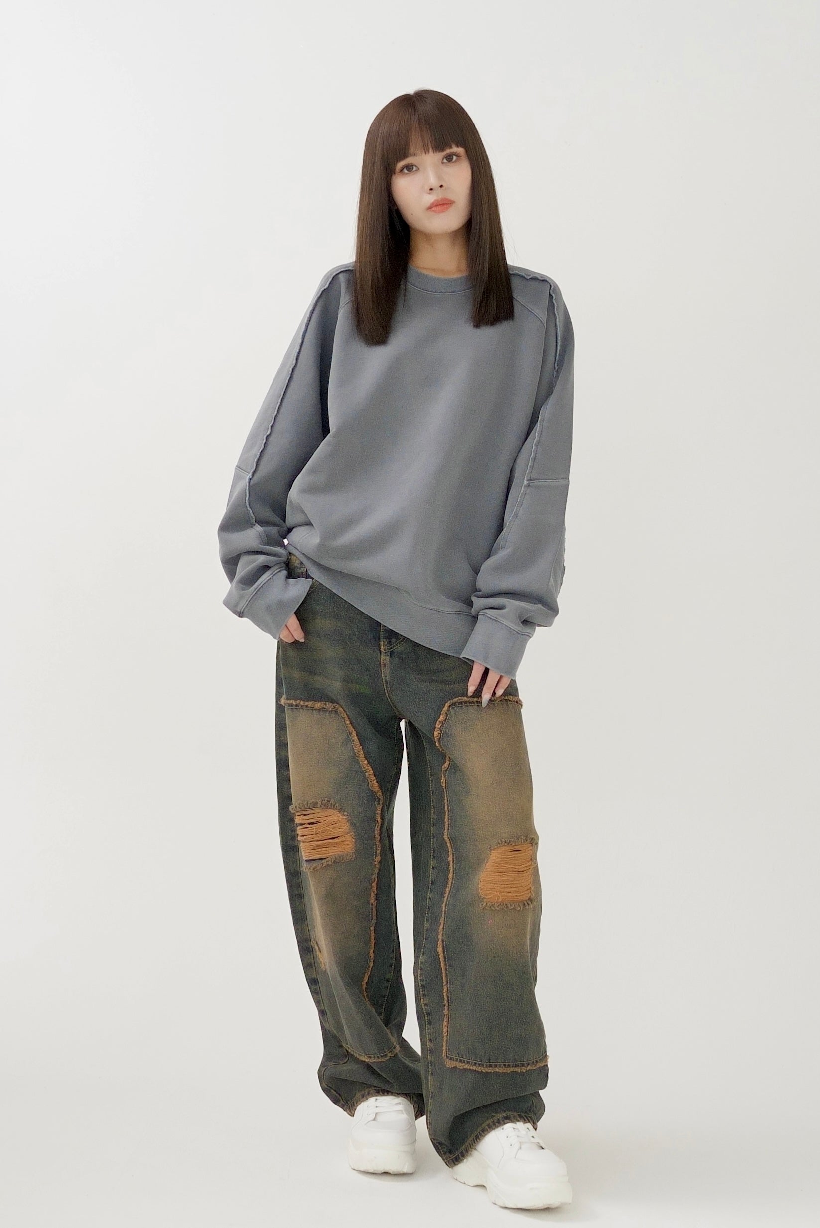Double knees damage denim
