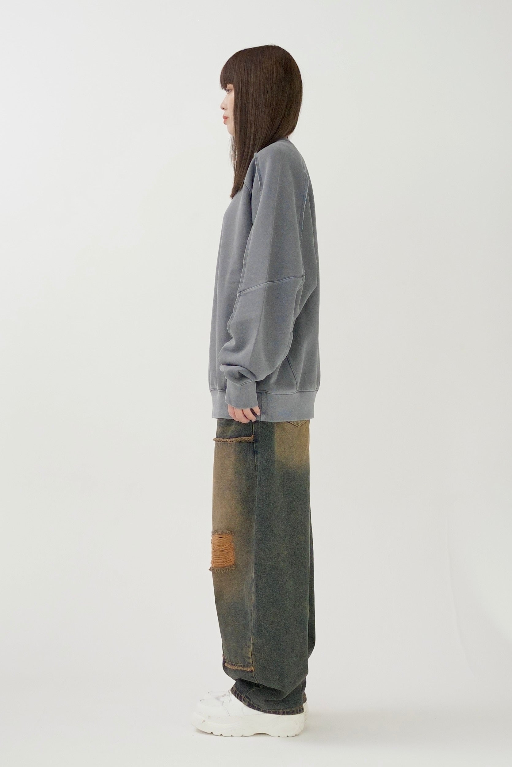 Double knees damage denim