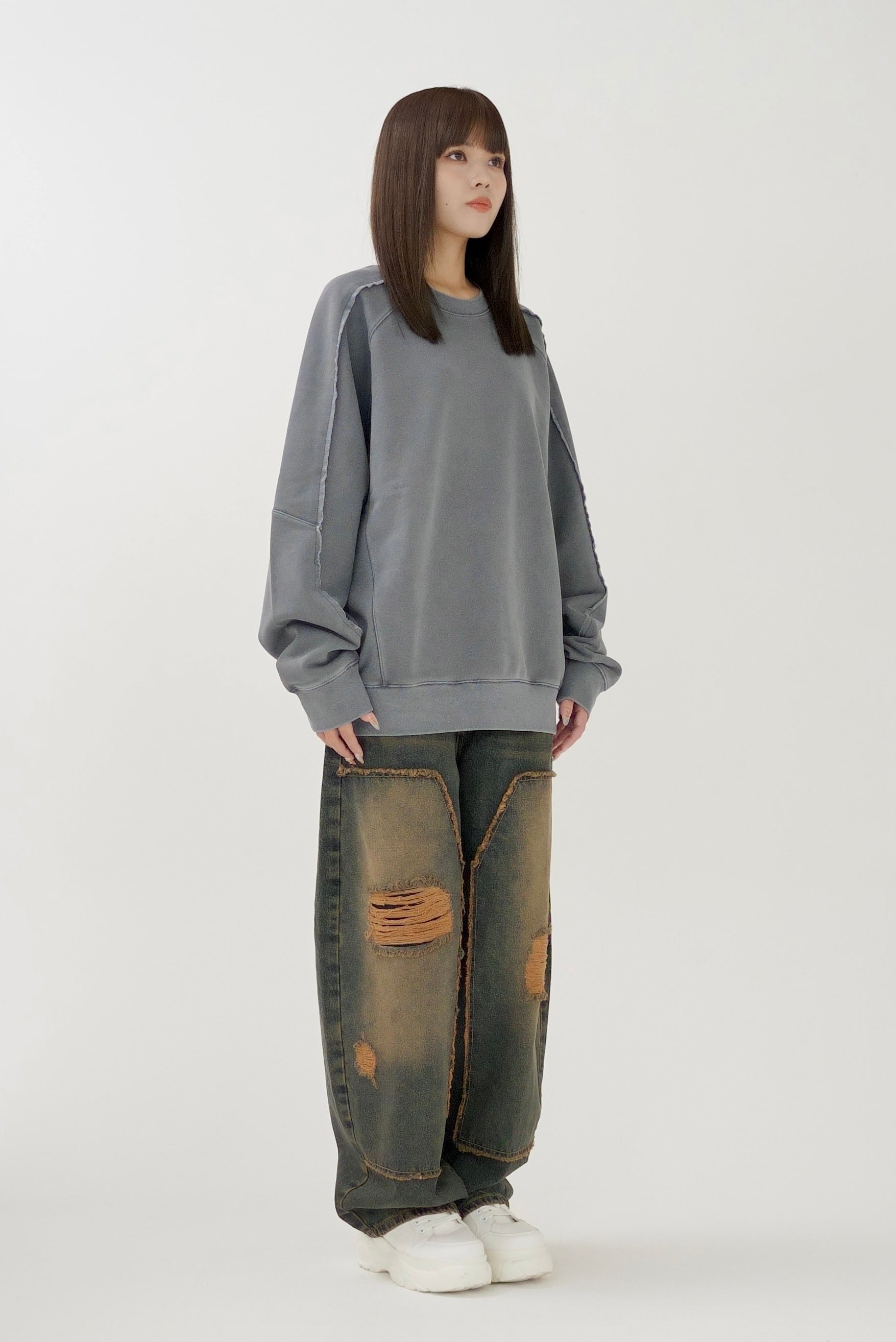 Double knees damage denim