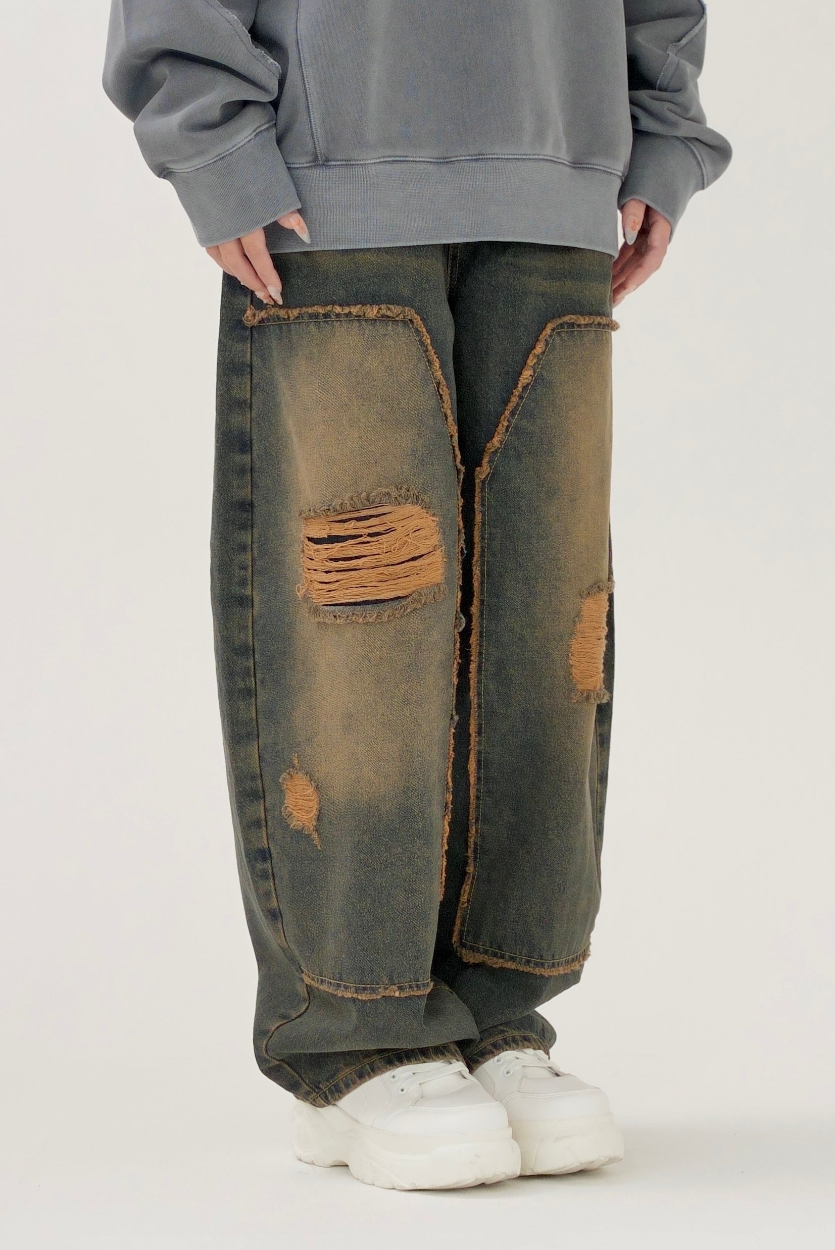 Double knees damage denim