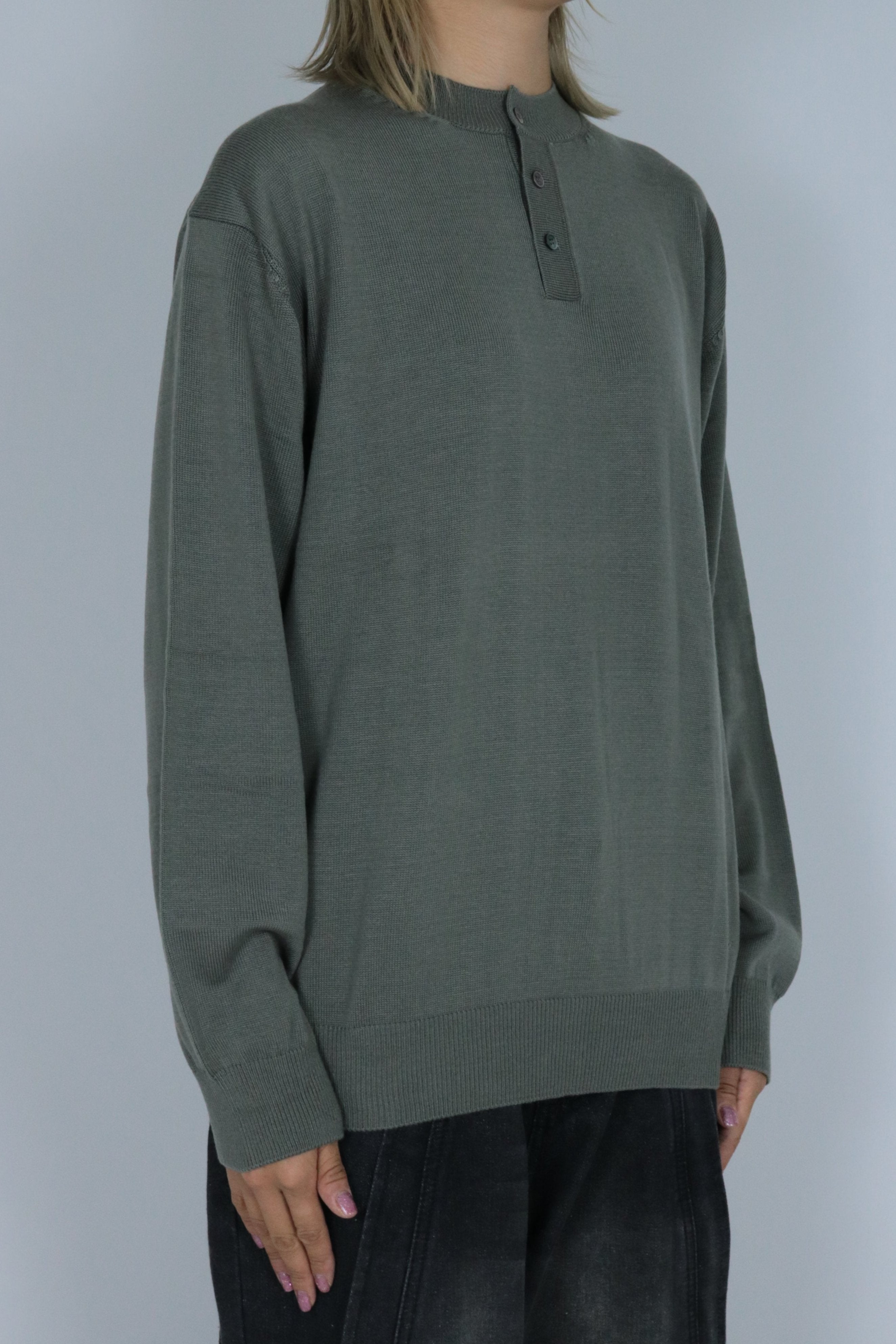 Henry neck knit shirt