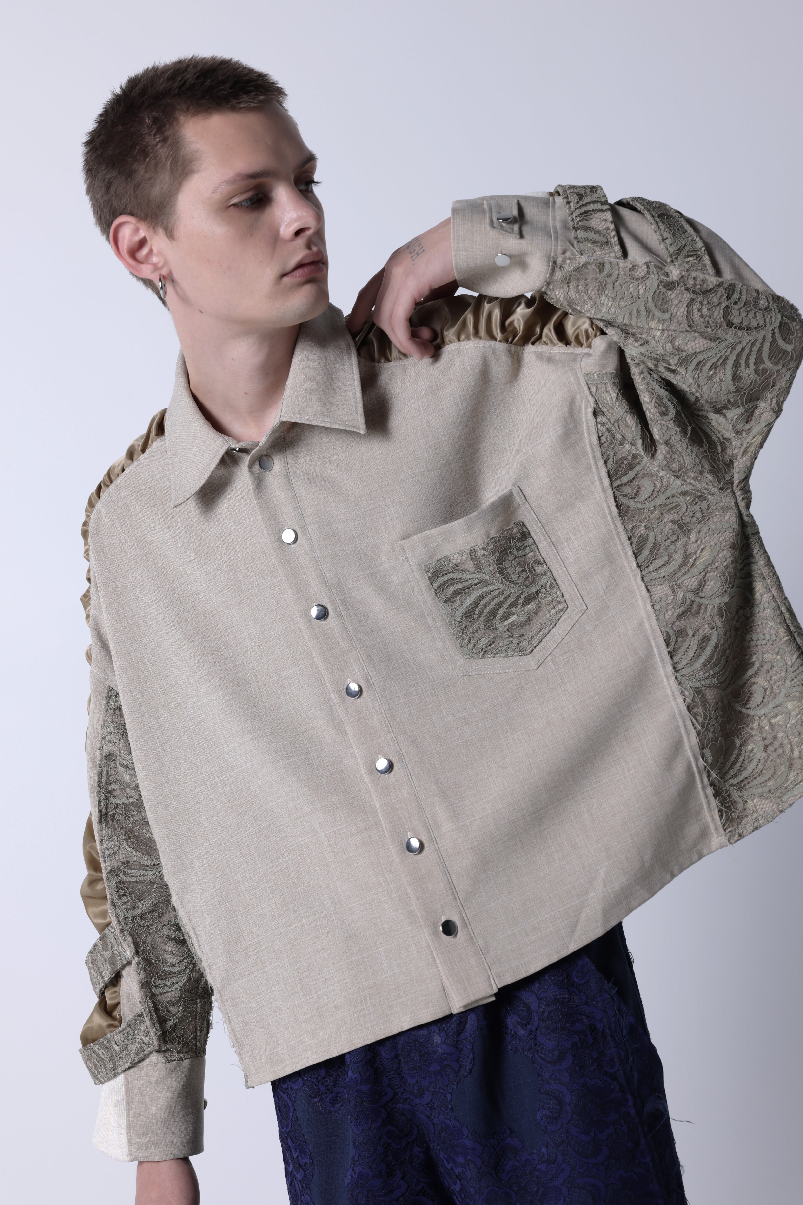 Shoulder gather lace shirt(Beige)