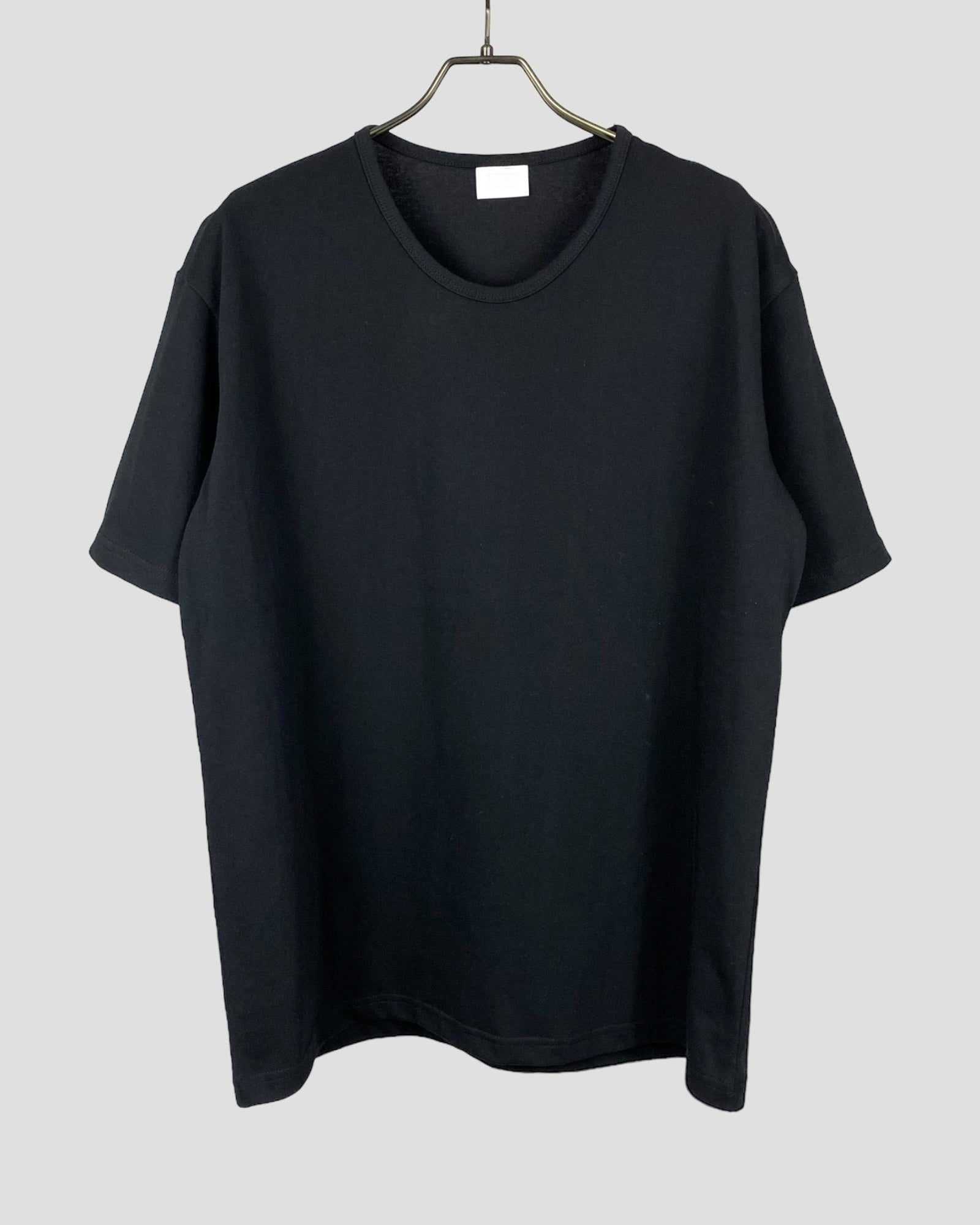 Plain U-neck T