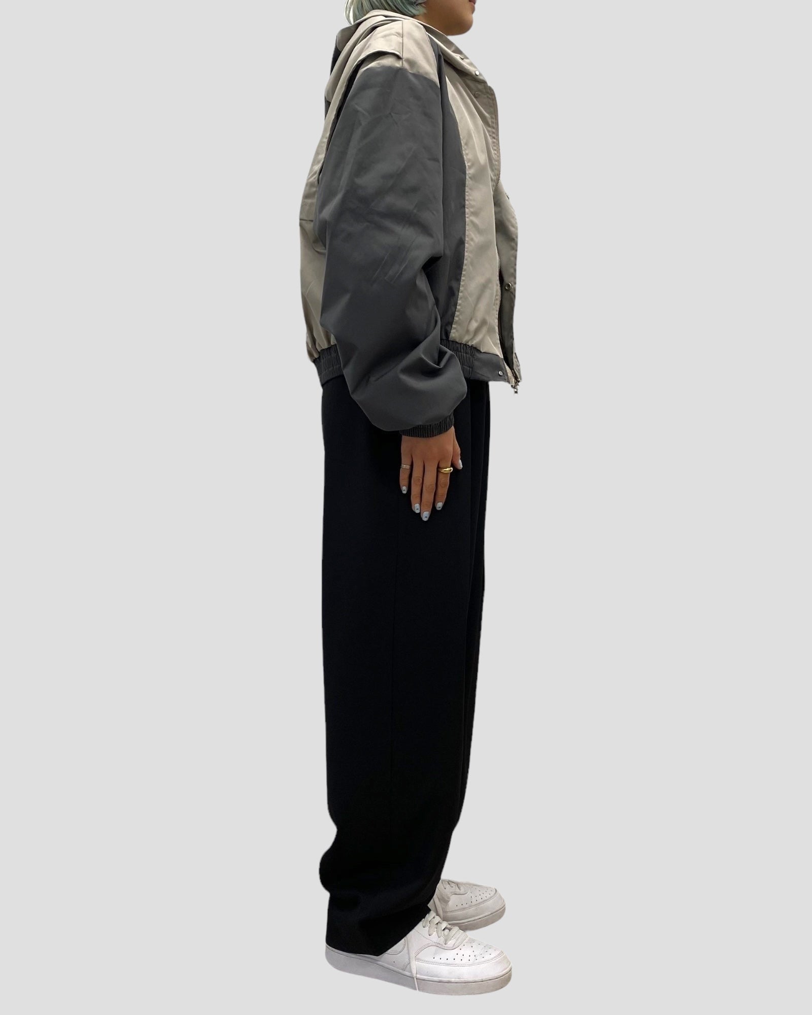 Design tuck wide pants