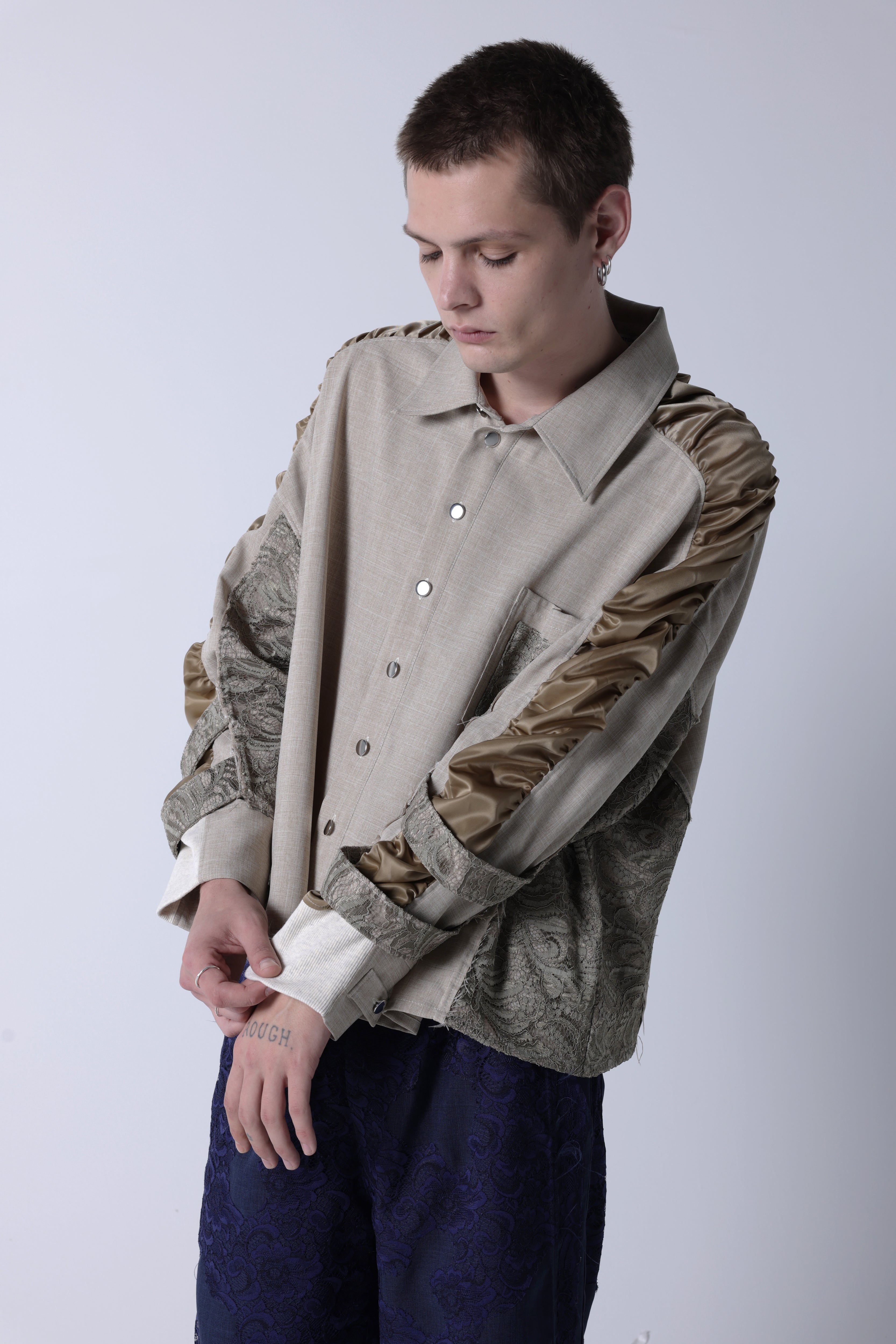 Shoulder gather lace shirt(Beige)