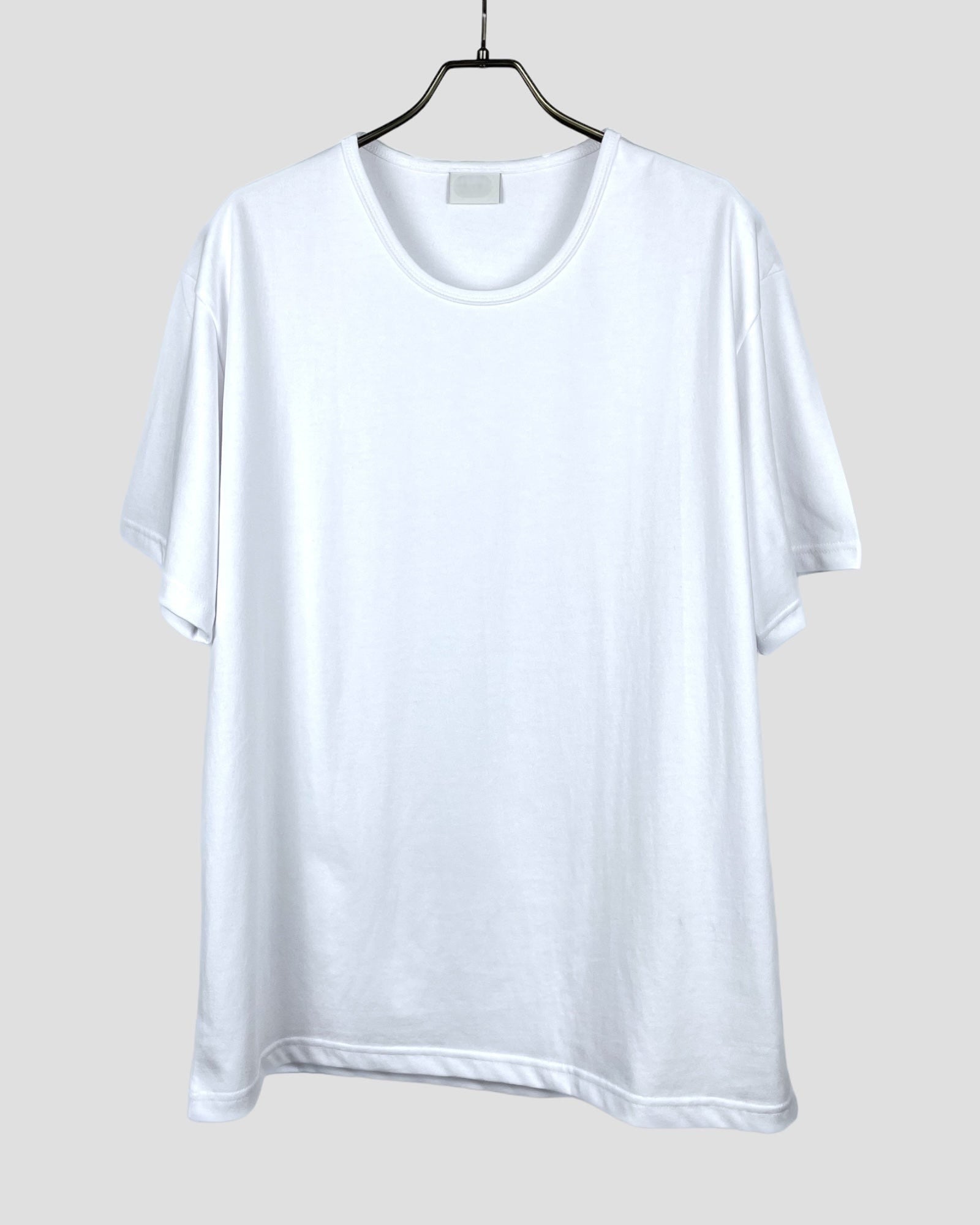 Plain U-neck T