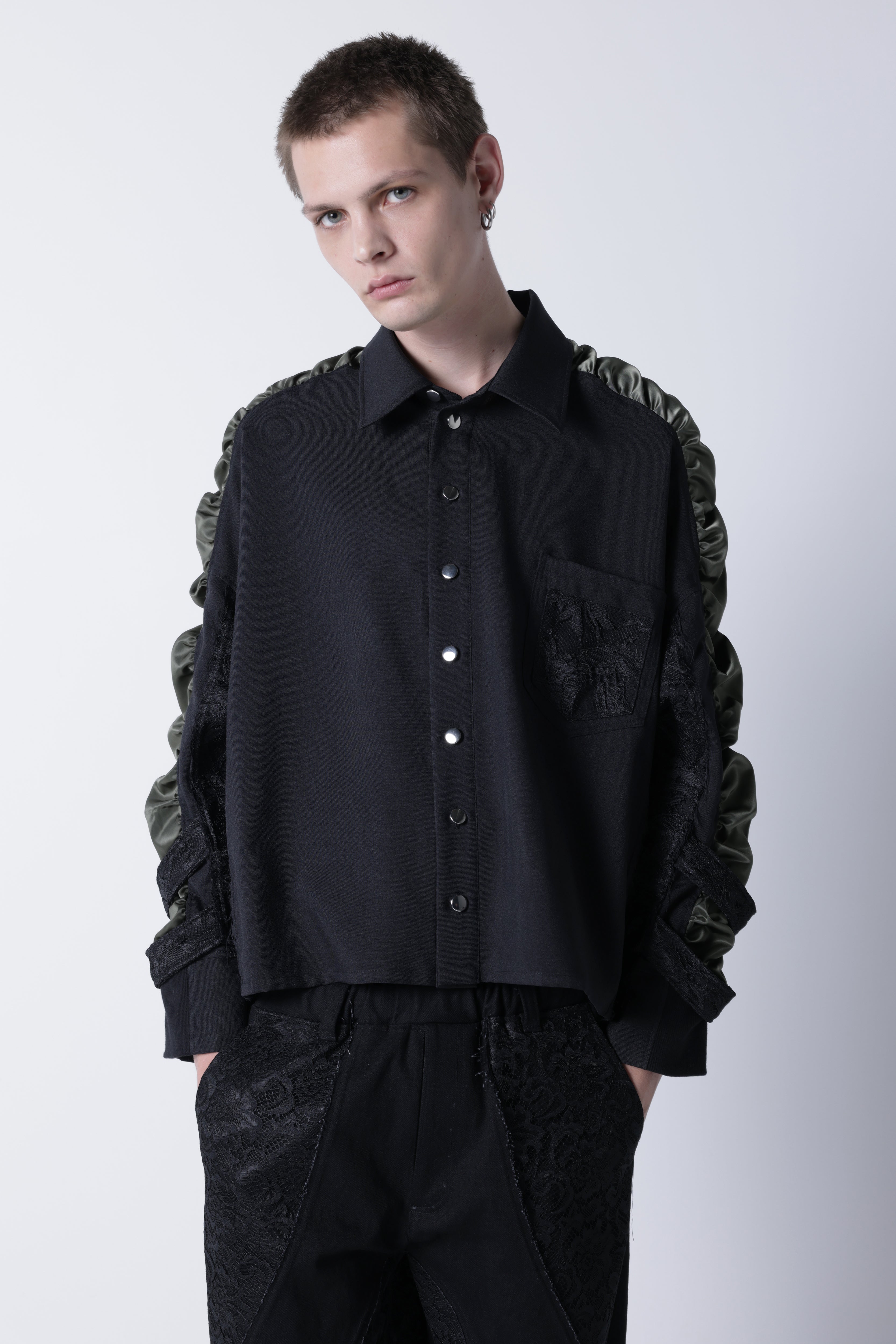 Shoulder gather lace shirt(Black)