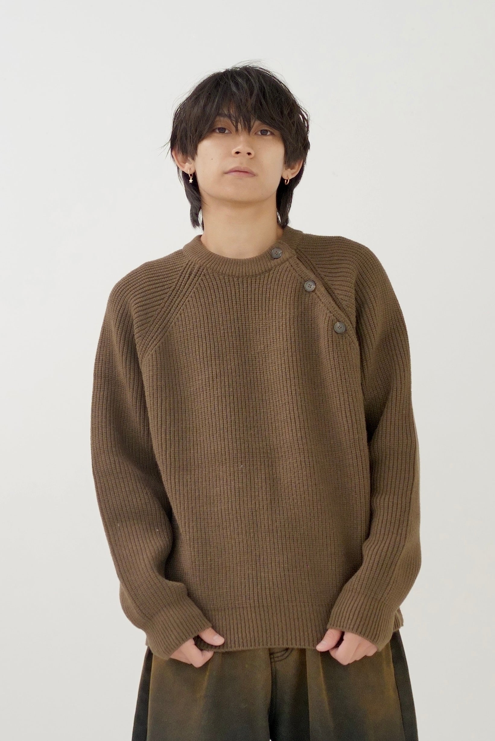 Asymmetry button design knit