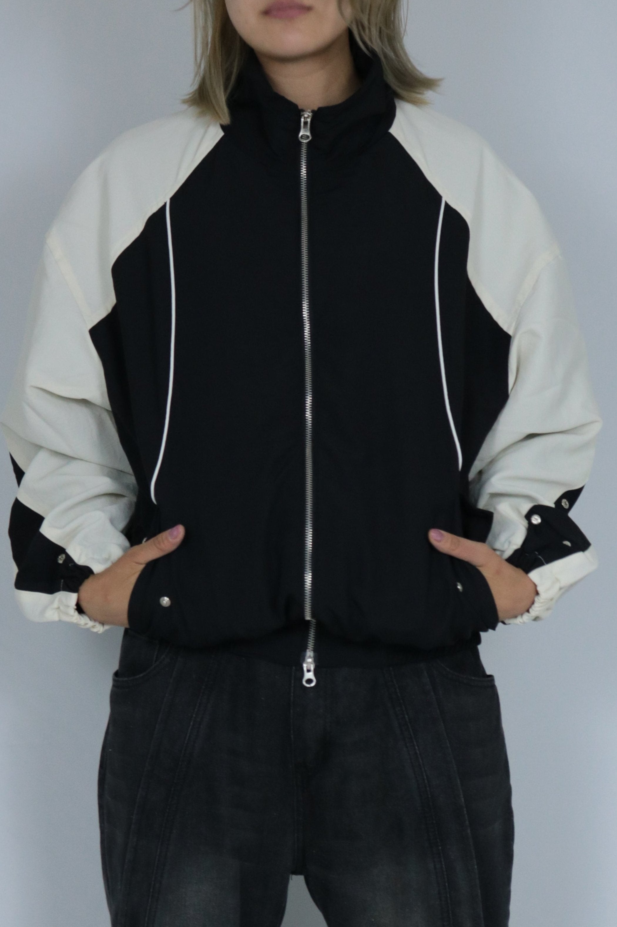 Piping stand collar blouson